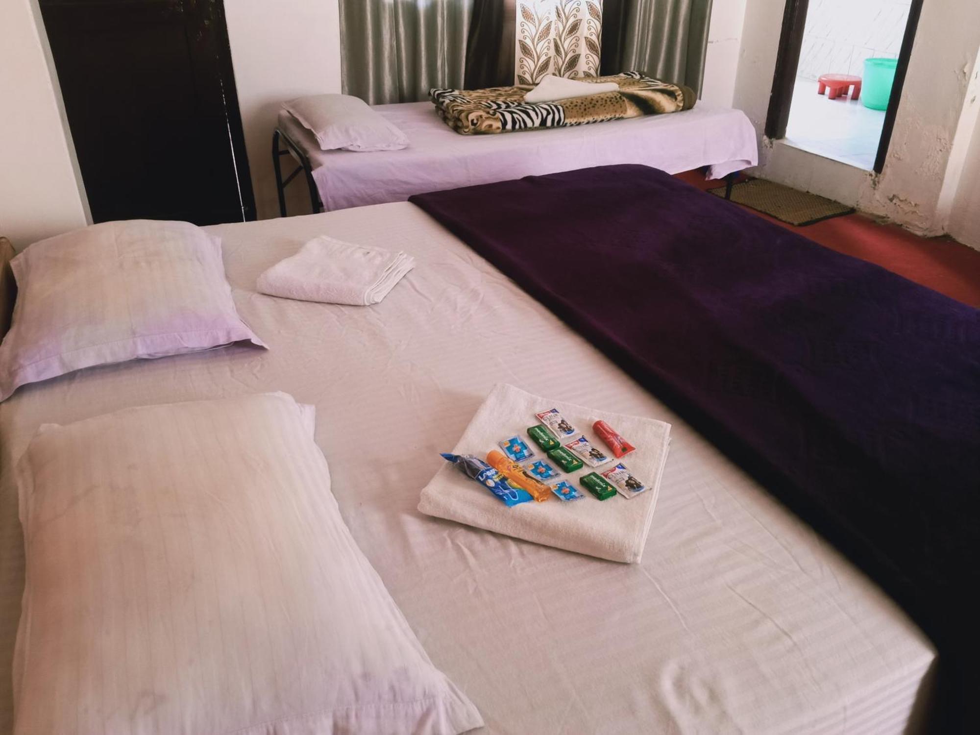 Hotel Debbhumi Regency Sāngla Camera foto