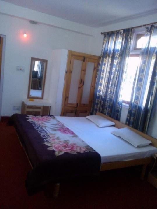 Hotel Debbhumi Regency Sāngla Esterno foto